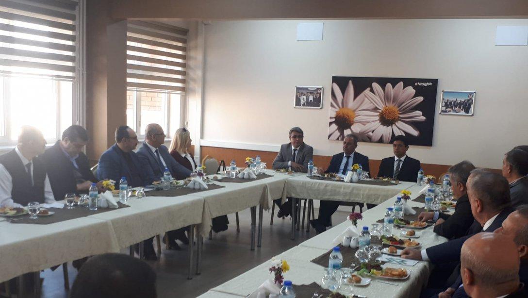 İl Milli Eğitim Müdürümüz Şevket Karadeniz Başkanlığında, Eğitimde İyi Örnekler Paylaşım Toplantıları Gerçekleştirildi.