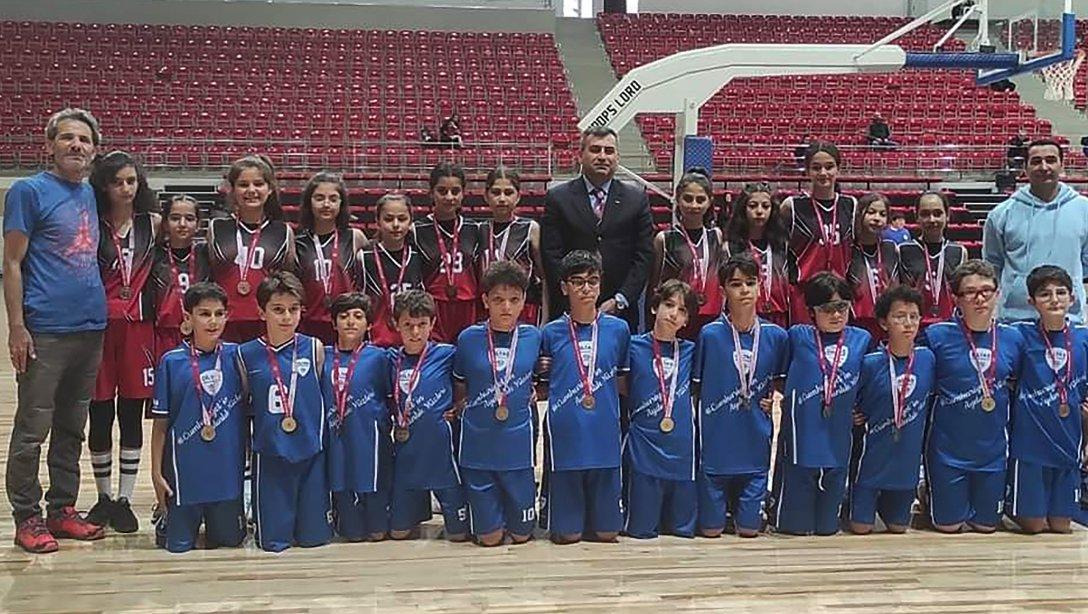 Cacabey Ortaokulu Kızlar Basketbol Takımız Türkiye Yarı Finallerinde