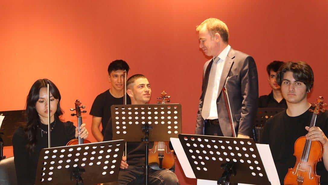 Kırşehir Neşet Ertaş Güzel Sanatlar Lisesi Öğrencilerinden Müzik Dinletisi