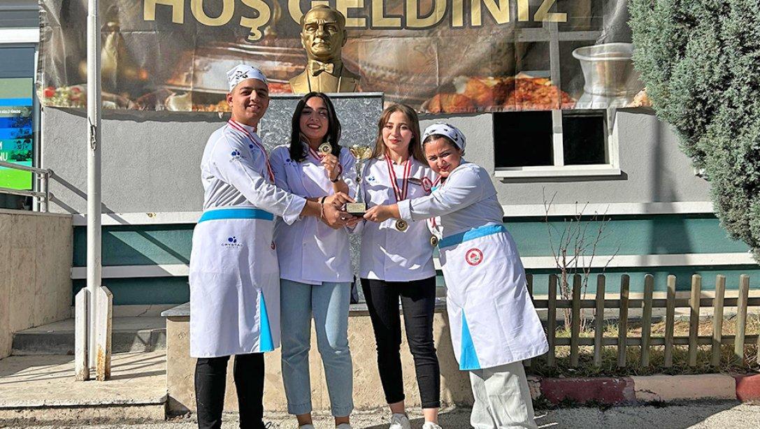 Bolu İlinde Düzenlenen Yemek Yarışmasında Toki Mesleki ve Teknik Anadolu Lisesi Altın Madalya Kazandı