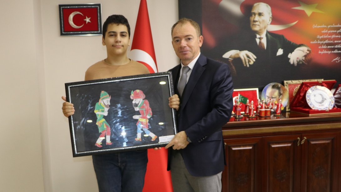Cumhuriyet Ortaokulu Öğrencisi Murat Ergün, İl Millî Eğitim Müdürümüz Sayın Yasin Gülşen'i Ziyaret Etti
