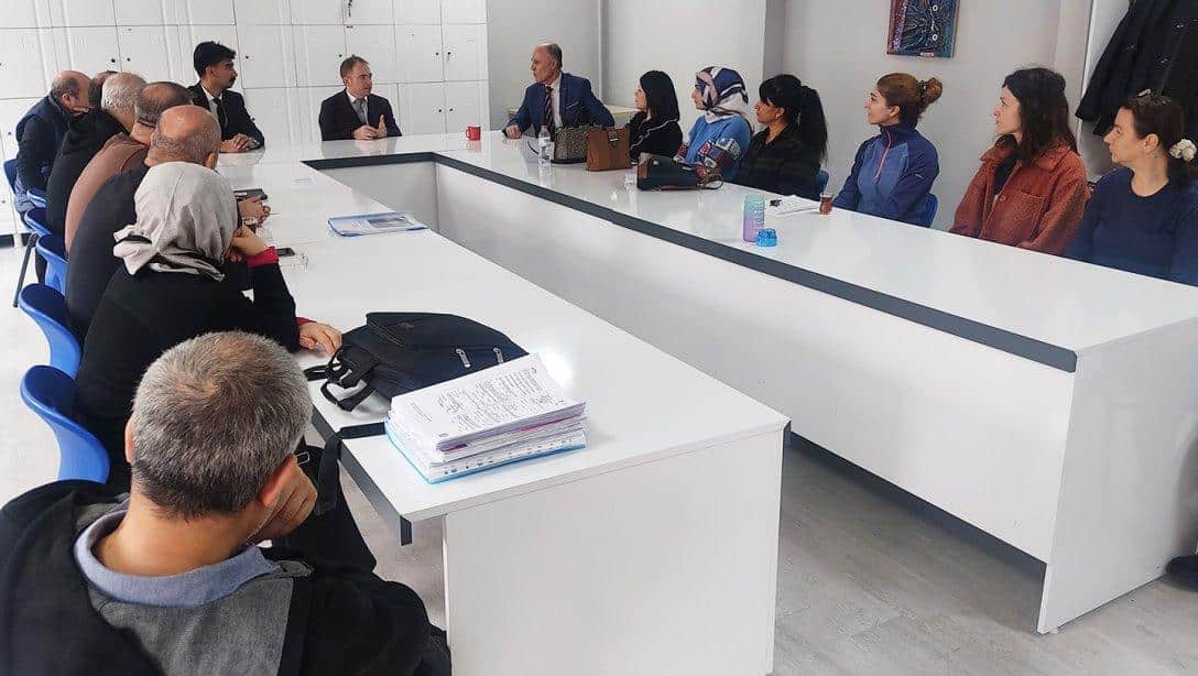 İl Millî Eğitim Müdürümüz, Kırşehir Lisesinde Öğretmen ve Öğrenciler ile Bir Araya Geldi 