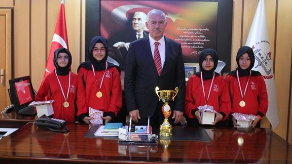 Kırşehir Merkez İmam Hatip Ortaokulu Bocce Takımı Ankarada Yapılan Grup Müsabakalarında Grup Birincisi olarak Türkiye Finaline Katılmaya Hak Kazandılar.