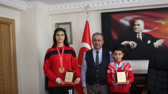 İl Müdürümüz, Türkiye Şampiyonu Olan Öğrencilerimizi Ödüllendirdi.