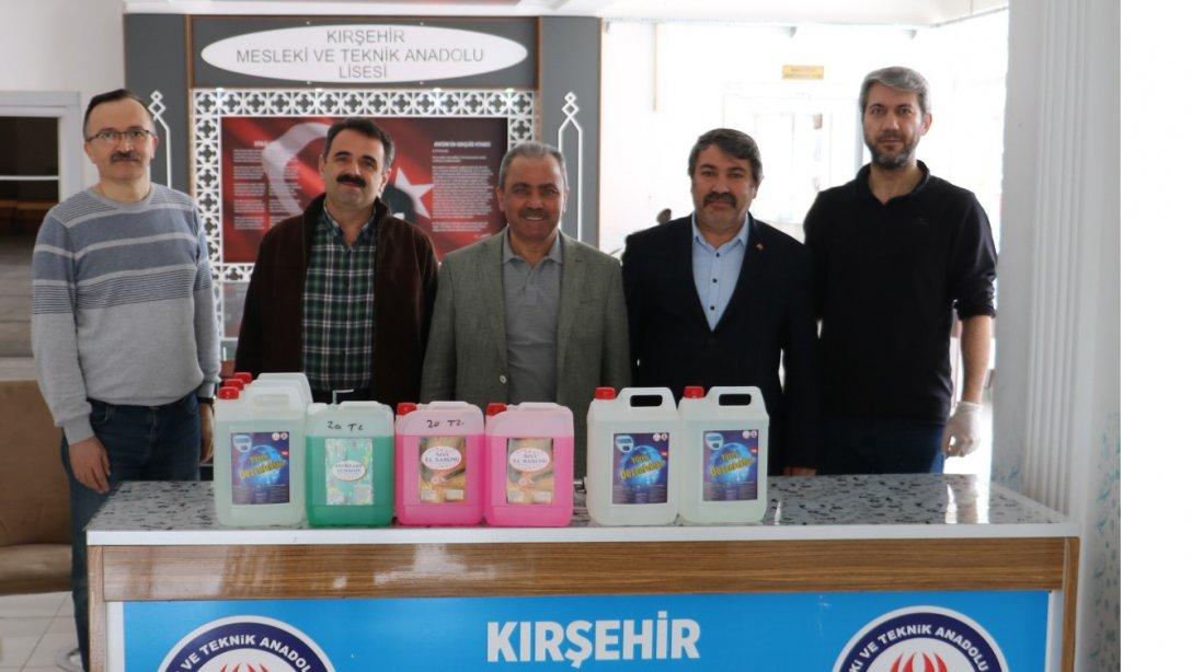 Kırşehir Mesleki ve Teknik Anadolu Lisesi Covid-19 Virüsle Mücadelede Dezenfektan Üretimi Yapıyor.