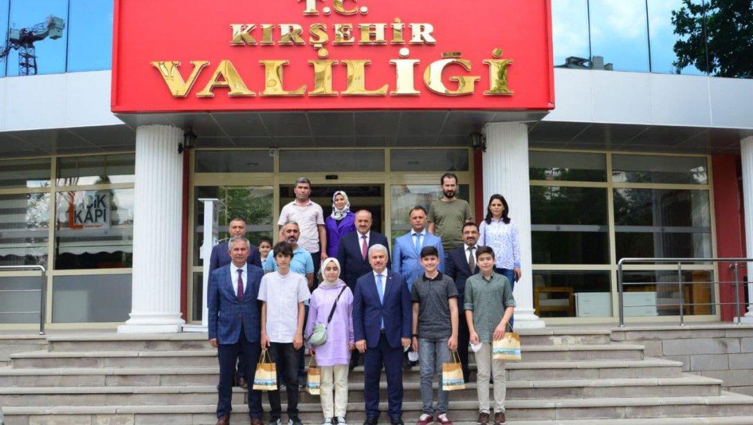 Kırşehir Valimiz Sayın İbrahim AKIN LGS'de Dereceye Giren Öğrencilerimizi Ödüllendirdi