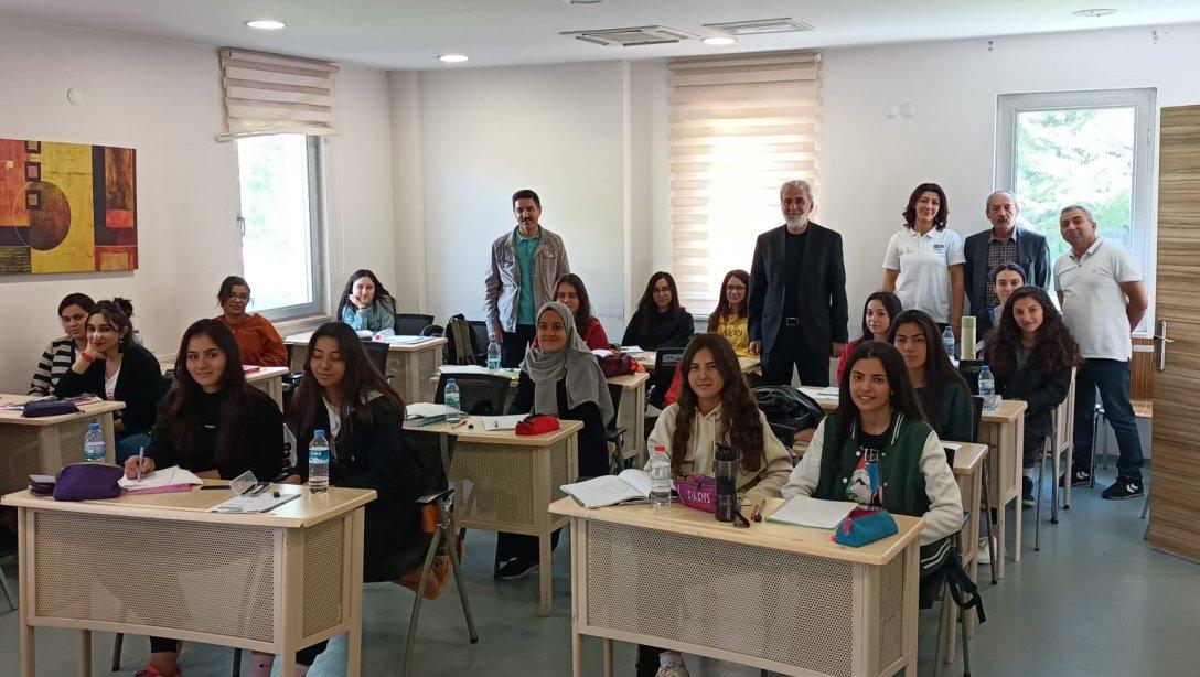 Kırşehir Halk Eğitimi Merkezi Müdürlüğümüz Tarafından Açılan Ücretsiz Kurslar Devam Ediyor