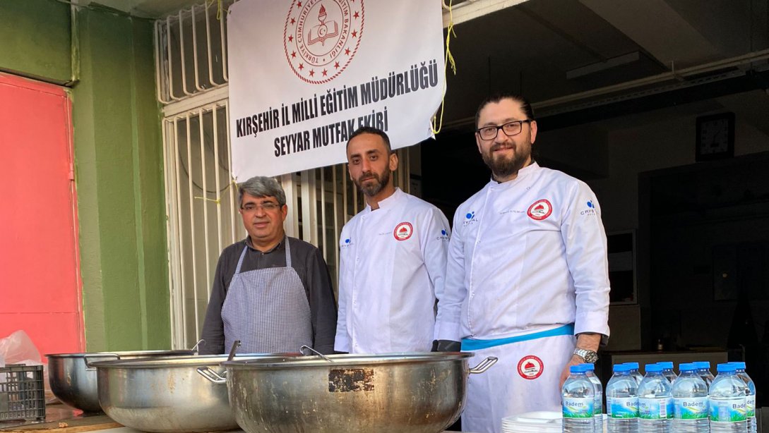 Hatay İskenderun'daki Seyyar Mutfak Ekibi Çalışmalarına Devam Ediyor
