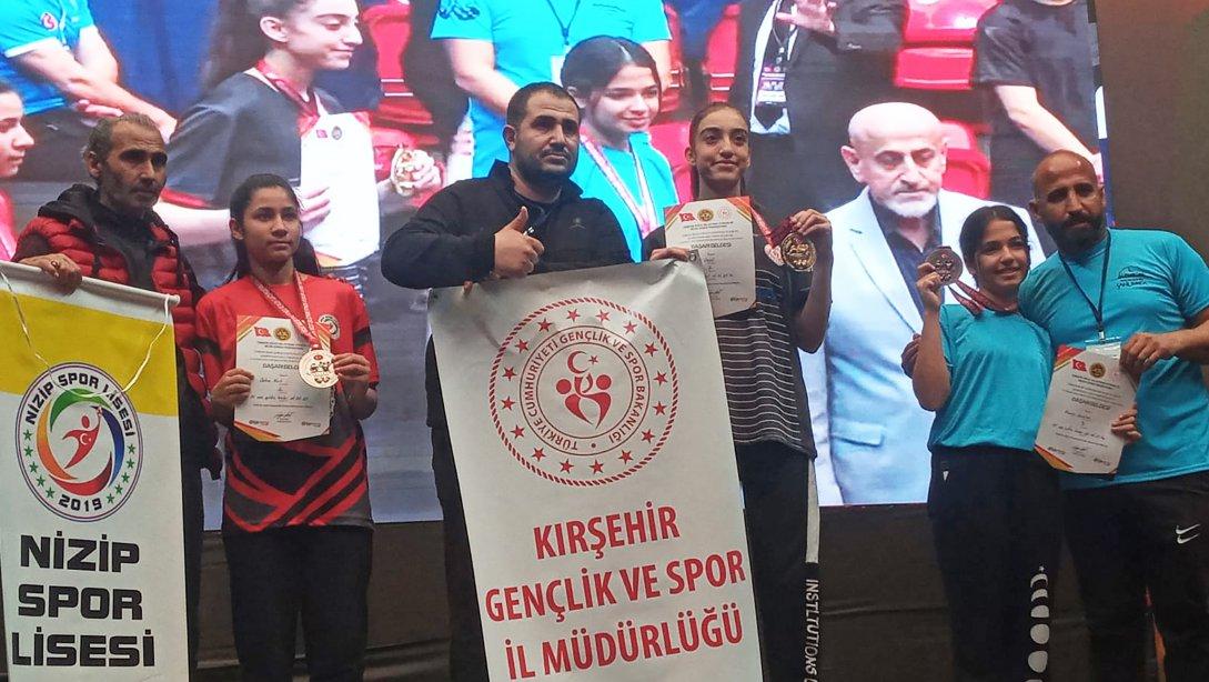 Bilek Güreşi Türkiye Şampiyonasında Aşıkpaşa Mesleki ve Teknik Anadolu Lisesi Öğrencilerimizden Büyük Başarı