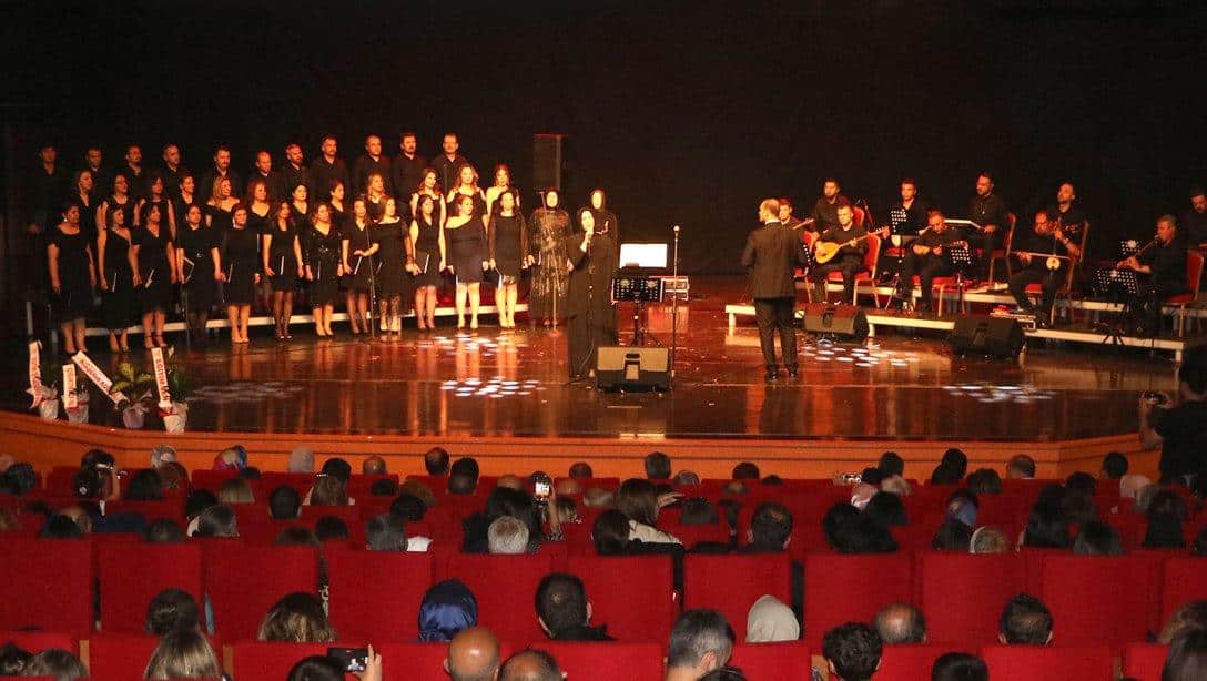 Kırşehir İl Millî Eğitim Müdürlüğü Öğretmenler Korosu İzleyicilere Unutulmaz Bir Müzik Ziyafeti Sundu 