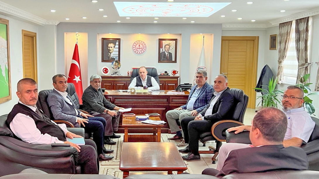 İl Millî Eğitim Müdürümüz Yasin Gülşen'in Başkanlığında, Müdürlüğümüz Yöneticilerinin Katılımıyla Kapsamlı Bir Toplantı Gerçekleştirildi